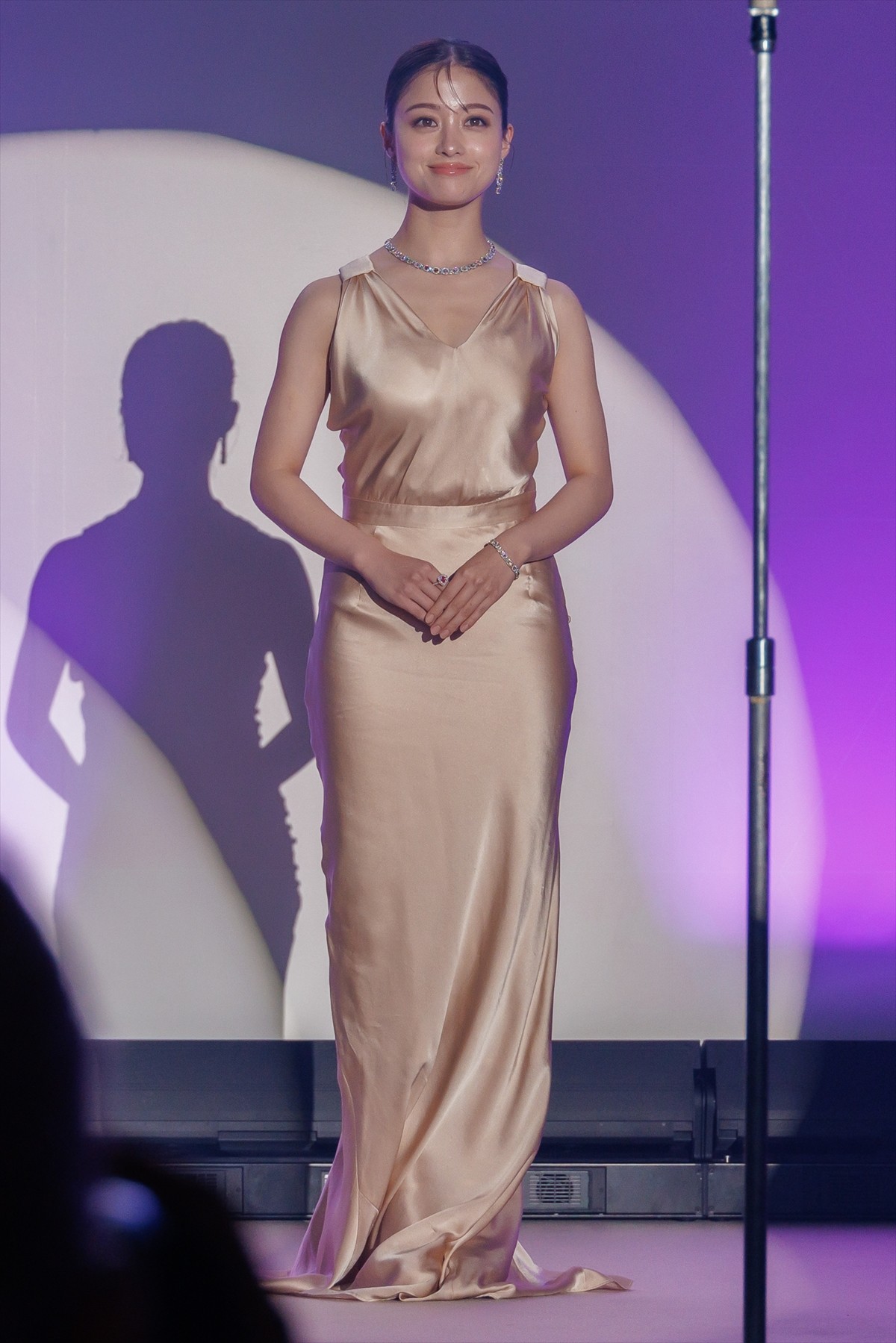 渡辺直美、3億円ジュエリー身に着け登場「手の震えが止まりません」