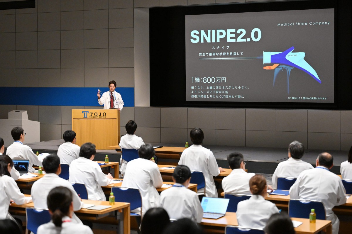 『ブラックペアン シーズン2』第2話　“天城”二宮和也、手術をめぐって少女“結衣”堀越麗禾に賭けを持ちかける