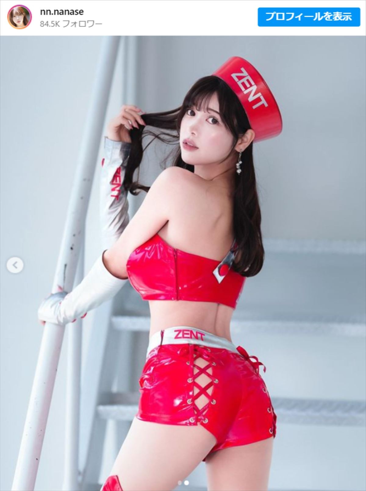 「スタイル抜群」“大型バイク女子”グラドル24歳、圧倒的な“美脚”ショットに「超かっこいい」