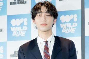 鈴川直弥、5人組ボーイズグループ・WILD BLUE 記者発表会に登場