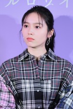 秋田汐梨、Netflixシリーズ『恋愛バトルロワイヤル』配信記念イベント 明日蘭学院学園祭に登場
