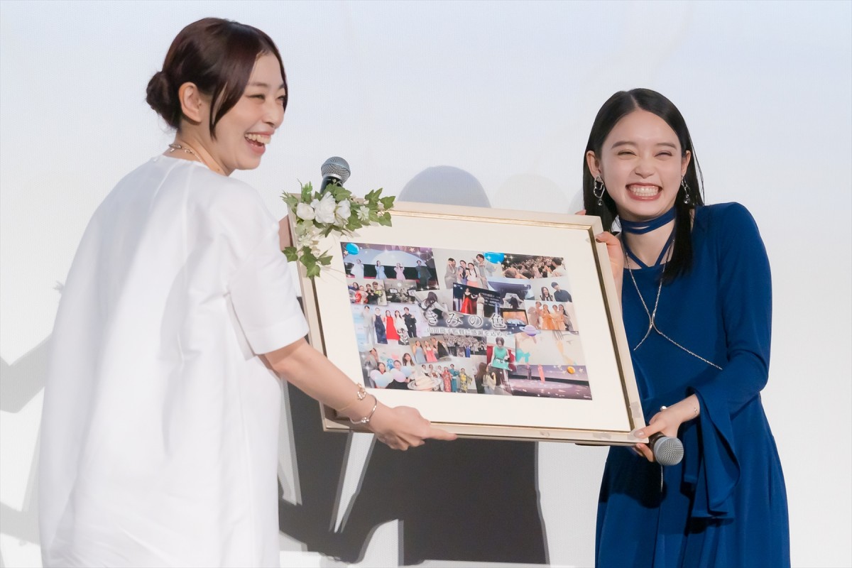 やす子、誕生日サプライズに喜び　26歳の抱負を明かす「目の前のことをコツコツ」