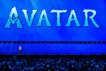 「D23 The ULTIMATE Disney FAN EVENT」でのステージよりジェームズ・キャメロン監督
