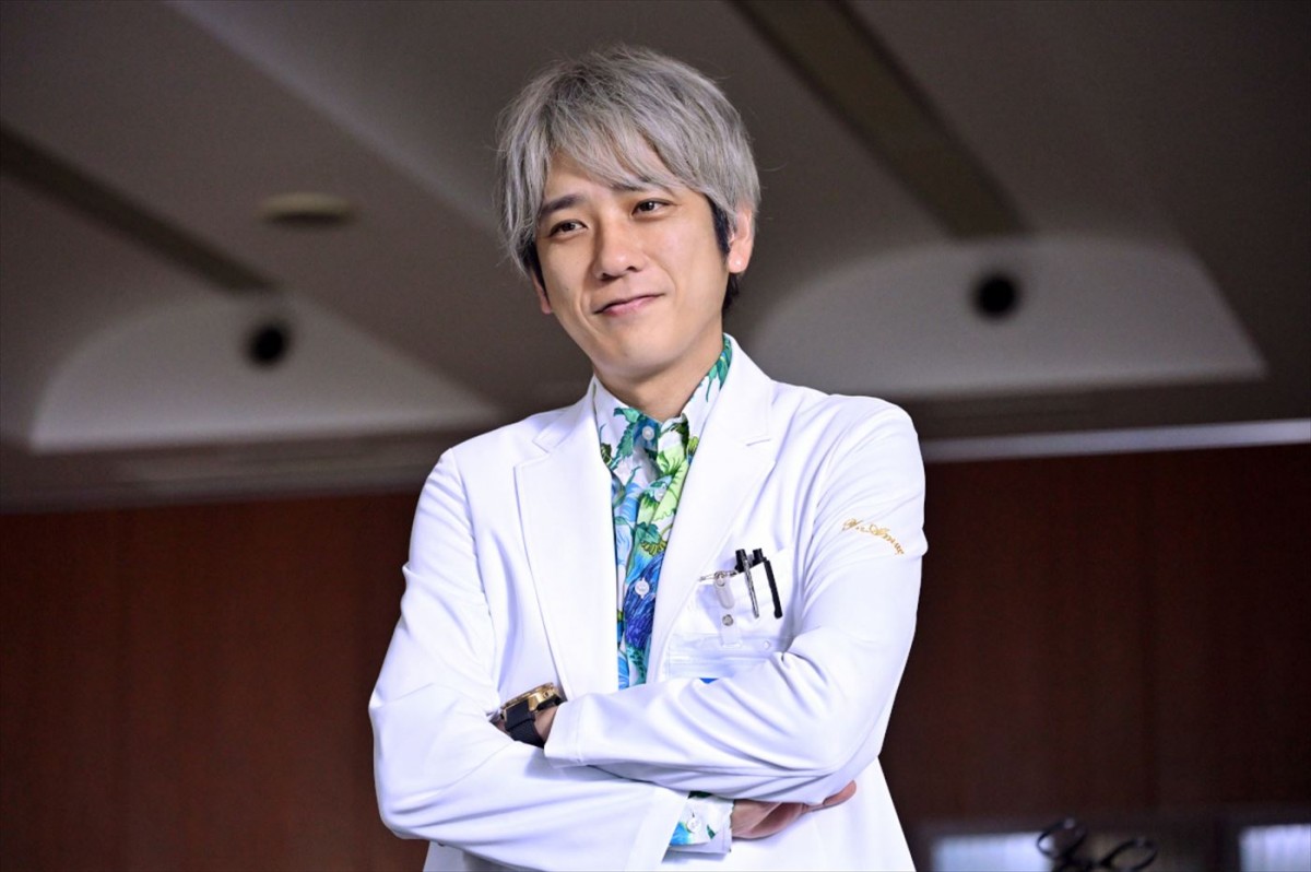 大和田伸也、『ブラックペアン シーズン2』で“天城”二宮和也の父役！　福澤朗とともに第8話にゲスト出演
