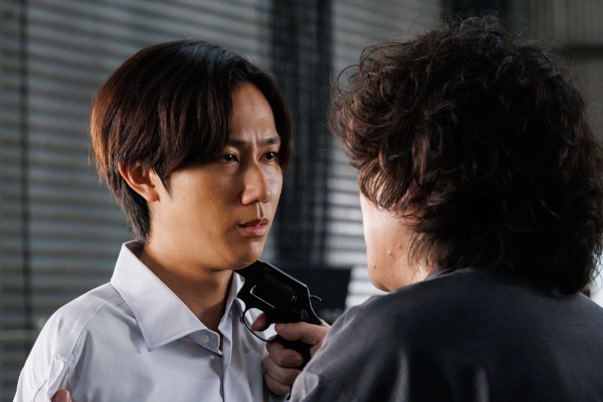 『GO HOME』第8話　“手嶋”阿部亮平、拳銃を奪われる　その銃を使った殺人事件が発生し窮地に!?