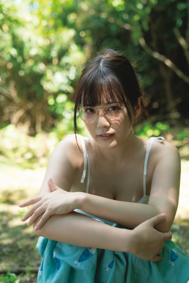 東雲うみ3rd写真集『うみの近く』より
