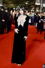 「第37回東京国際映画祭」オープニングレッドカーペットに登場した橋本愛