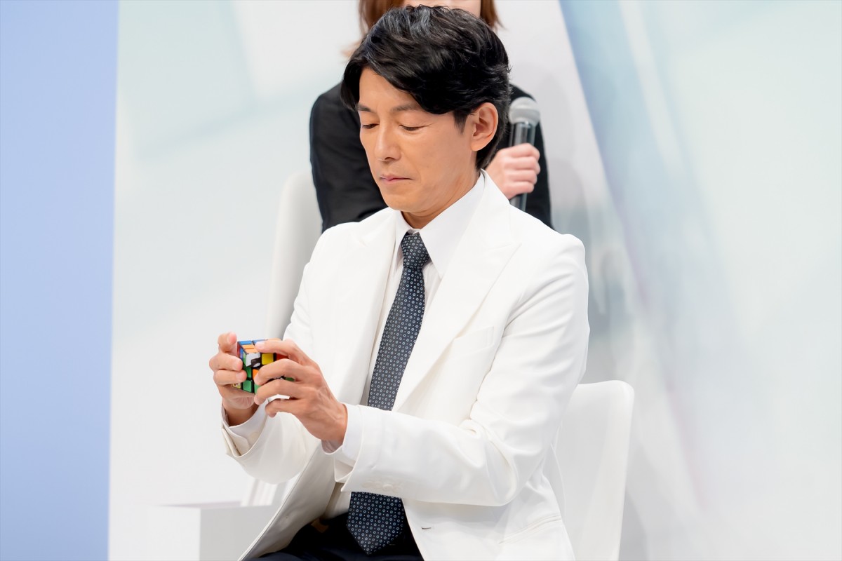 藤木直人、ルービックキューブの腕前を披露　キャスト陣から「すごい！」の声