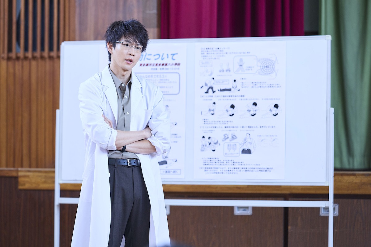 『放課後カルテ』第2話　“牧野”松下洸平、気胸を起こした男子児童の緊急処置を行う