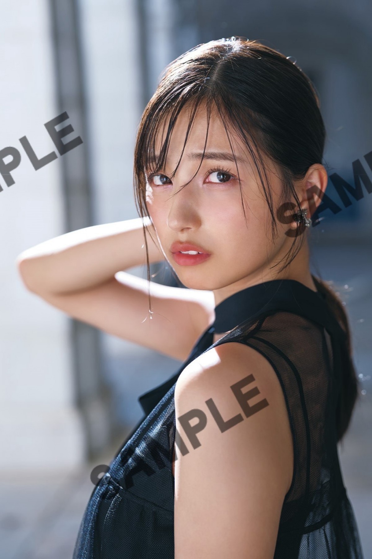 乃木坂46・五百城茉央「一番大好き！」　ブーゲンビリアに囲まれた写真集先行カット解禁