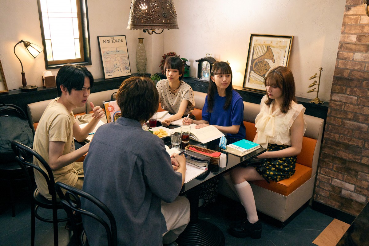 『マイダイアリー』“優希”清原果耶、“広海”佐野勇斗の肩に頭コテン「恋がはじまる予感？」「かわいい」の声