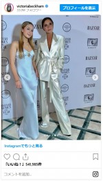 ヴィクトリア・ベッカム、13歳の愛娘ハーパーとレッドカーペットに登場※「Victoria Beckham」インスタグラム