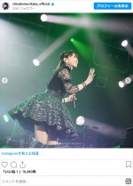 森高千里、ライブ中の姿　※「森高千里」インスタグラム