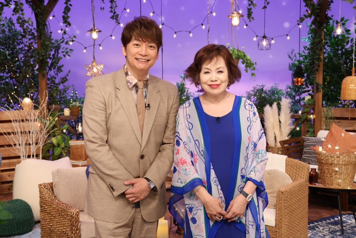 『星になったスターたち』MCの(左から)香取慎吾、上沼恵美子