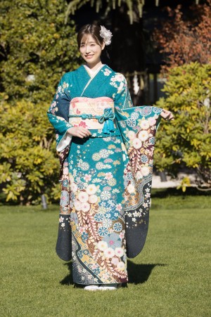 高橋ひかる、「オスカープロモーション2025年新春晴れ着撮影会」にて