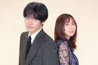 （左から）赤楚衛二、上白石萌歌
