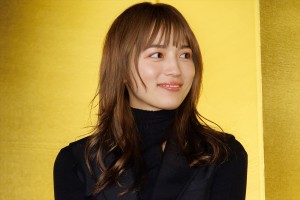 川口春奈、映画『身代わり忠臣蔵』完成披露舞台挨拶に登場