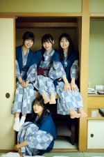 【写真】乃木坂46 5期生写真集『あの頃、乃木坂にいた』、浴⾐ではしゃぐ“本気の修学旅⾏”カット
