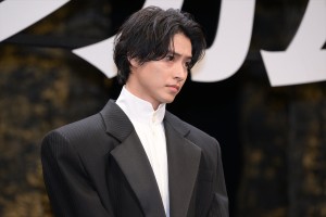 山崎賢人、映画『ゴールデンカムイ』完成披露舞台挨拶に登場