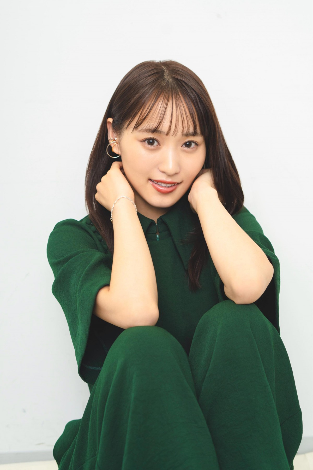 菅井友香、グループ卒業から1年「お芝居を軸に頑張っていきたい」