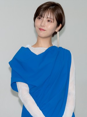 浜辺美波、映画『サイレントラブ』完成披露試写会に登場