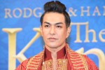 【写真】北村一輝＆明日海りお、役衣裳で登場した製作発表の様子