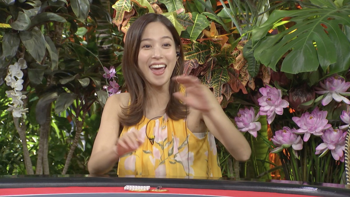 小悪魔美女がイケメン広告代理店マンにベッドでキス！ 告白前のフライング行動に騒然