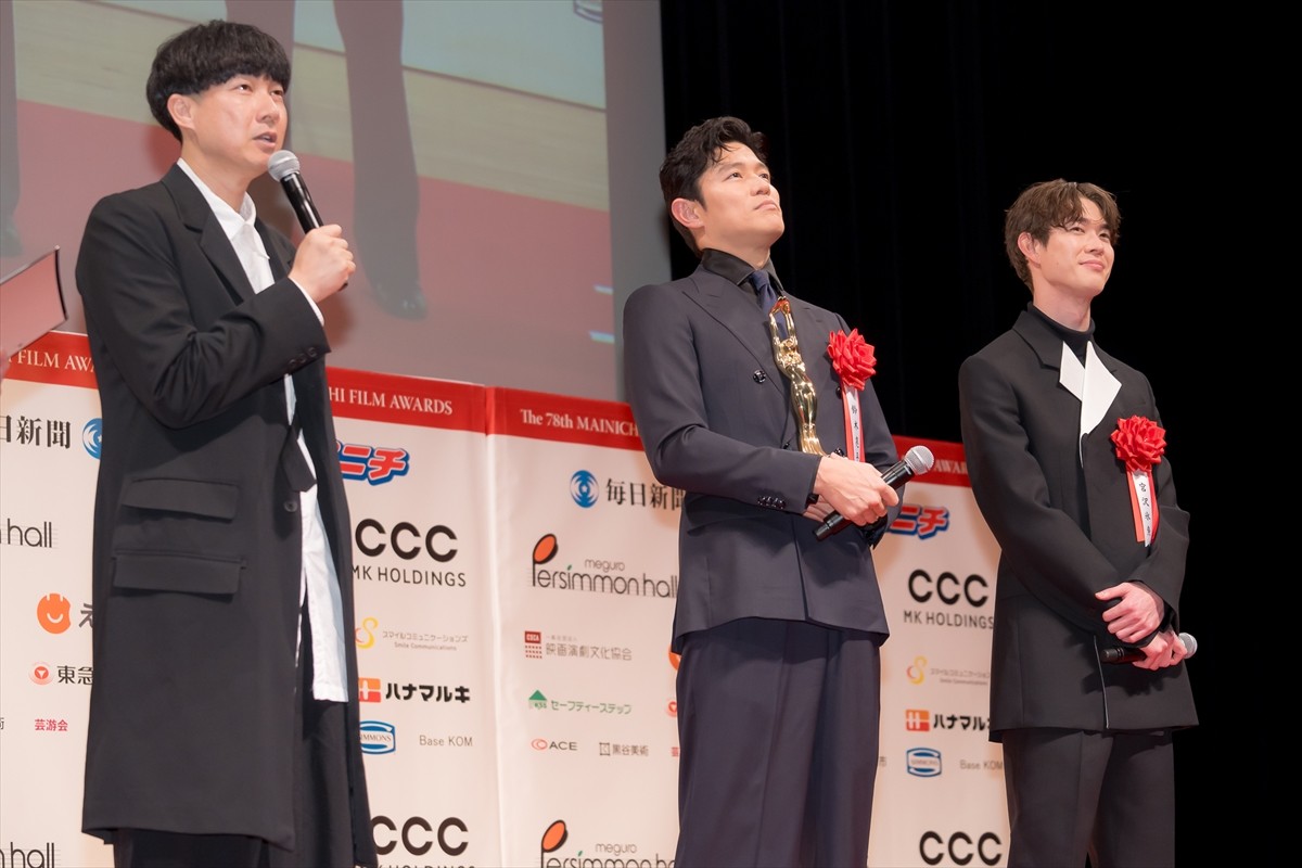 鈴木亮平＆宮沢氷魚、『エゴイスト』でそろって男優主演賞＆男優助演賞を受賞「最高です」＜毎日映画コンクール＞
