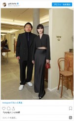 稲垣啓太&貴子夫妻　ウインドウショッピングしているだけで絵になる！　※「稲垣啓太」インスタグラム