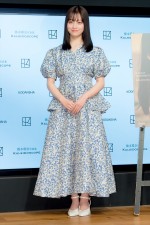 橋本環奈、写真集『カレイドスコープ』発売記念会見に登場