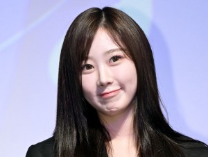 aespa ジゼル、オレンジヘアが「女神」「とんでもなく可愛い」と話題！　ギャル風メイクに反響も