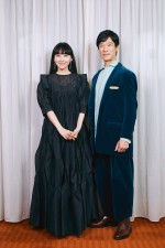 （左から）麻生久美子、堺雅人