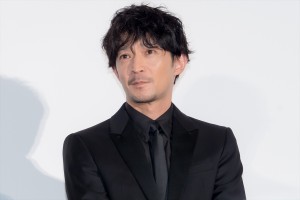 津田健次郎、『映画 マイホームヒーロー』初日舞台挨拶に登場
