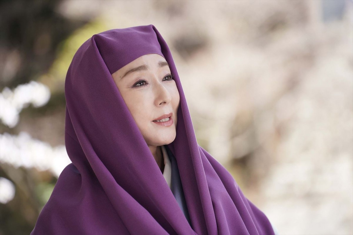 浅野ゆう子、フジ『大奥』最終話に出演が決定！　初共演の小芝風花との2ショット到着