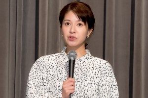 遠藤玲子・フジテレビアナウンサー、『Live News イット！』記者発表会で司会を担当