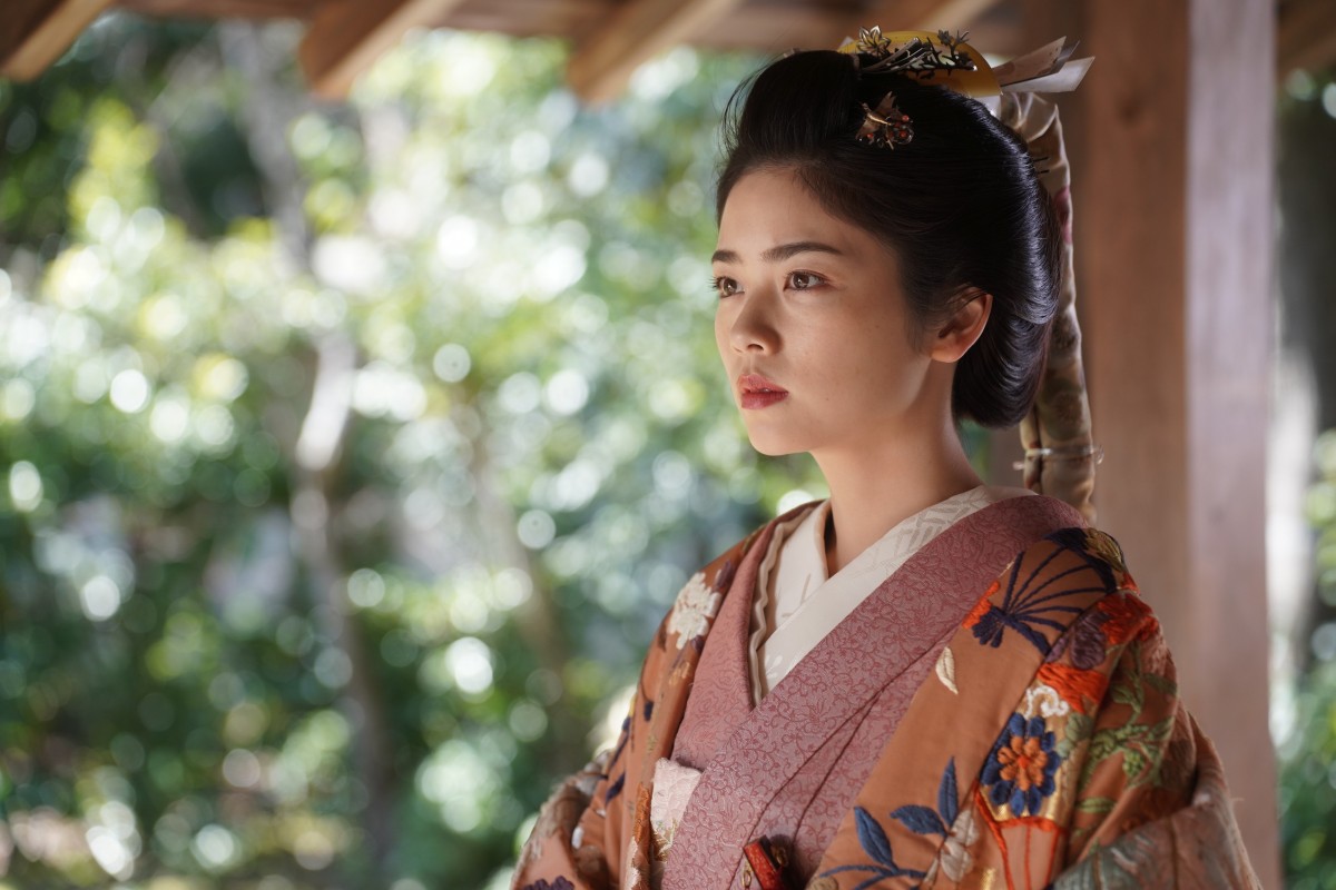 『大奥』第9話　“倫子”小芝風花、再会した“定信”宮舘涼太から抱きしめられる