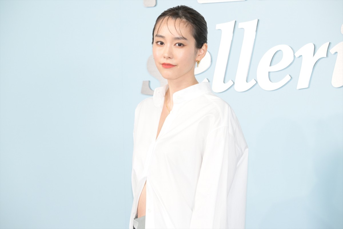 「FENDI」フォトコールでTWICE・MINA、桐谷美玲、佐々木希らが美の競演