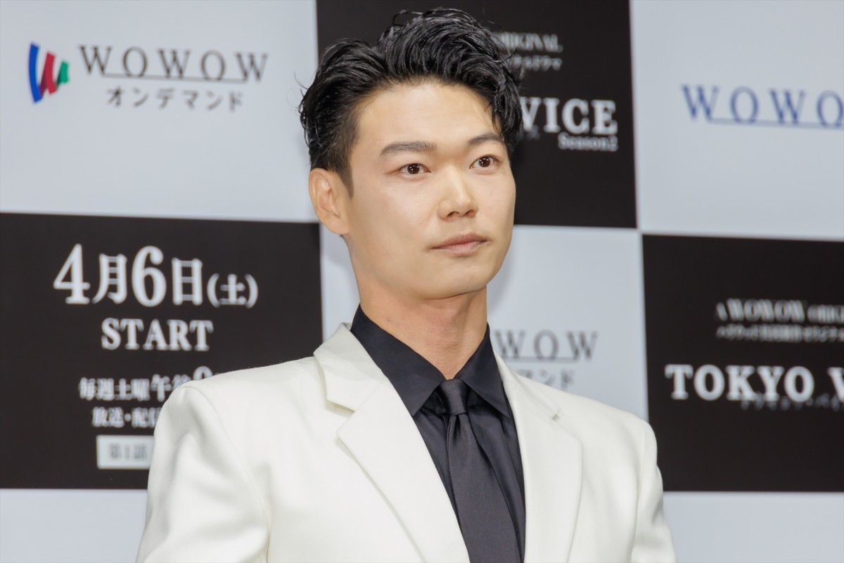 アンセル・エルゴート「東京は僕の第二の故郷」　30歳を祝うサプライズケーキに感激