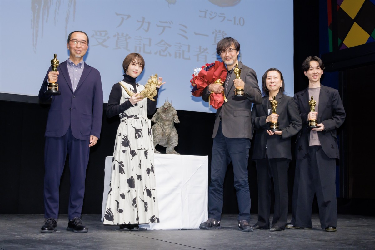 浜辺美波、『ゴジラ-1.0』アカデミー賞受賞を祝福　オスカー像は「思っていたよりすっごく重たい」