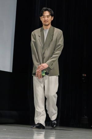 松田龍平、映画『わたくしどもは。』 完成披露試写会舞台挨拶に登場