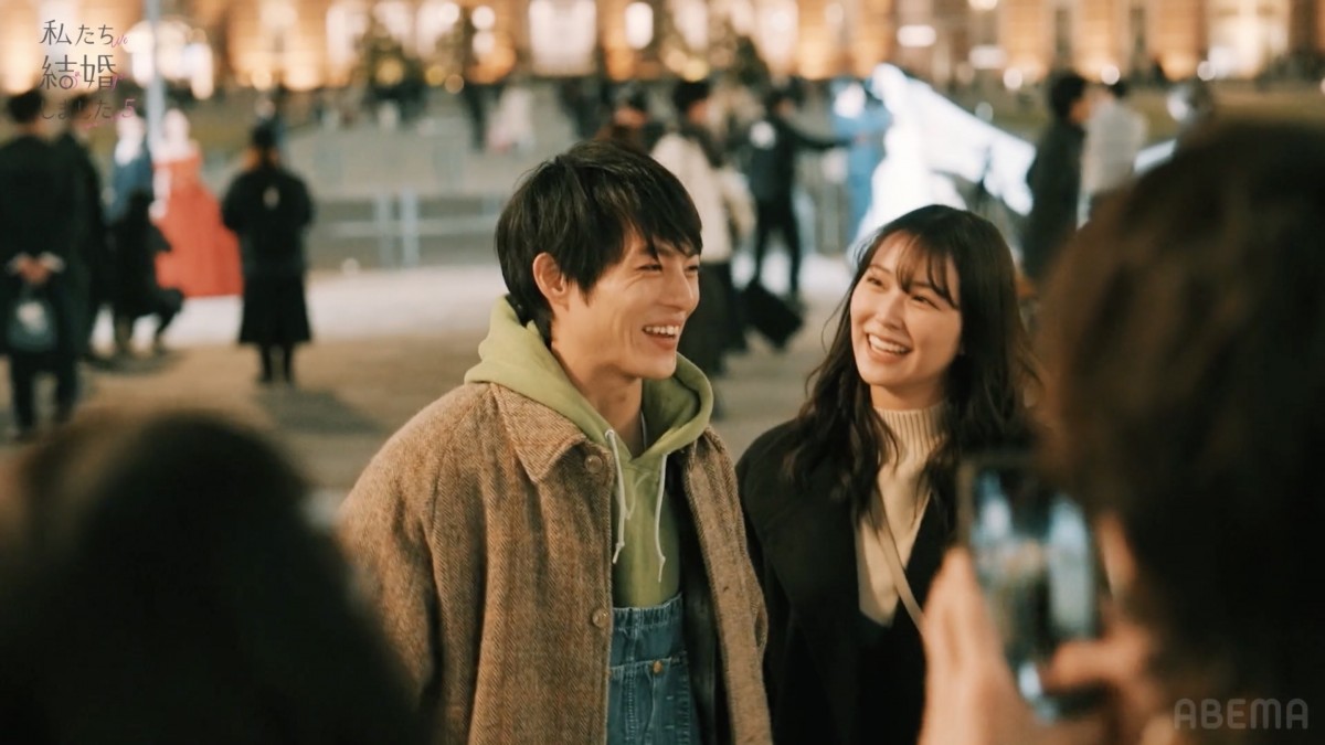 白間美瑠のほろ酔い姿がかわいい！　“夫”と駅前でキス寸前焦らしショットに絶賛の声