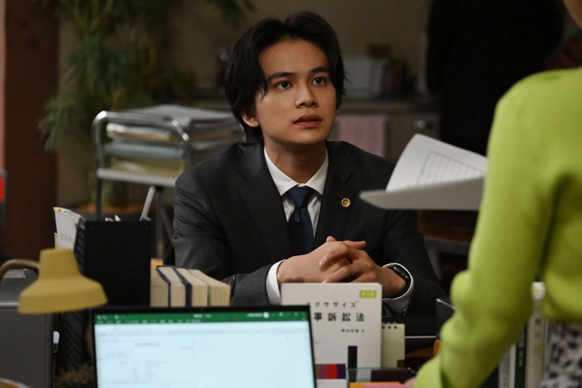 『アンチヒーロー』第2話　“明墨”長谷川博己、殺人事件の新証拠に対抗　過去の裁判記録から仮説を立てる