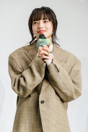 小松菜奈、映画『わたくしどもは。』 完成披露試写会舞台挨拶に登場