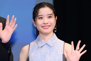円井わん、映画『バジーノイズ』完成披露試写会に登場