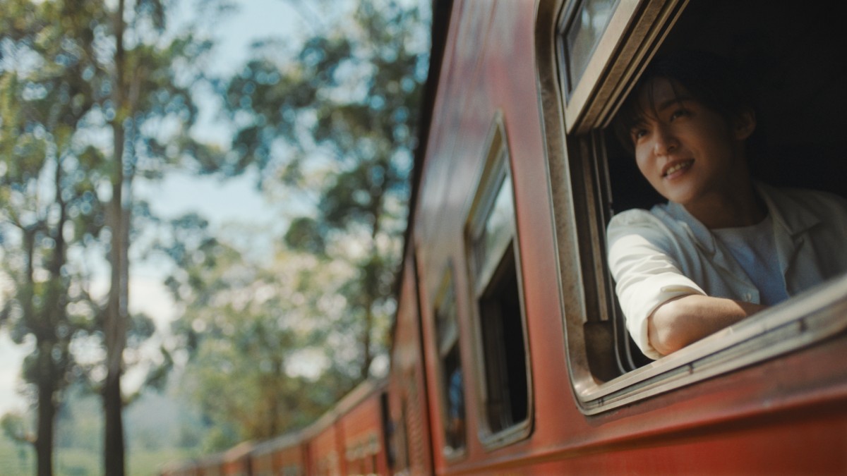 Snow Man・目黒蓮、スリランカ“紅茶鉄道”からの景色に感動！　キリン「午後の紅茶」新CM
