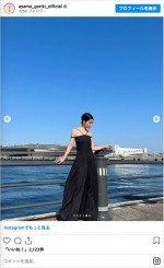 「第2回横浜国際映画祭」でブラックドレスを着用した剛力彩芽　※「剛力彩芽」インスタグラム