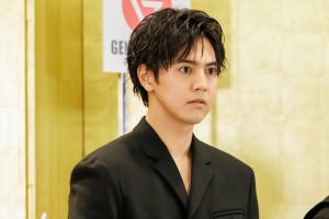 片寄涼太、GENERATIONS会見に登場