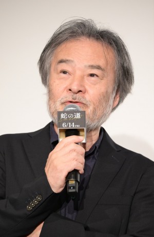黒沢清監督、映画『蛇の道』完成披露試写会舞台挨拶に登場