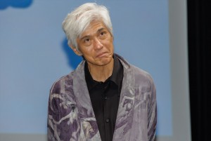 佐藤浩市、映画『明日を綴る写真館』完成披露舞台あいさつに登場