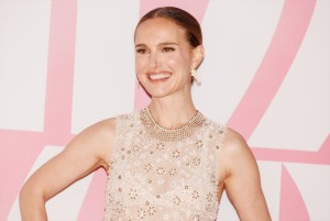 ナタリー・ポートマン、「ミスディオール展覧会　ある女性の物語」に登場